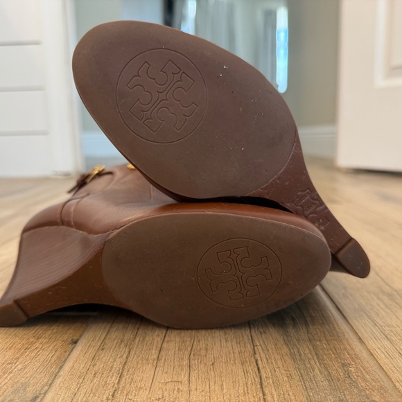 Tory Burch Chestnut Leather Ankle Booties - Picture 4 of 5